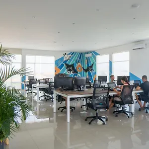 apt-bali-bustle-pararaton-coliving-and-coworking-space.hotelsseminyak.net/