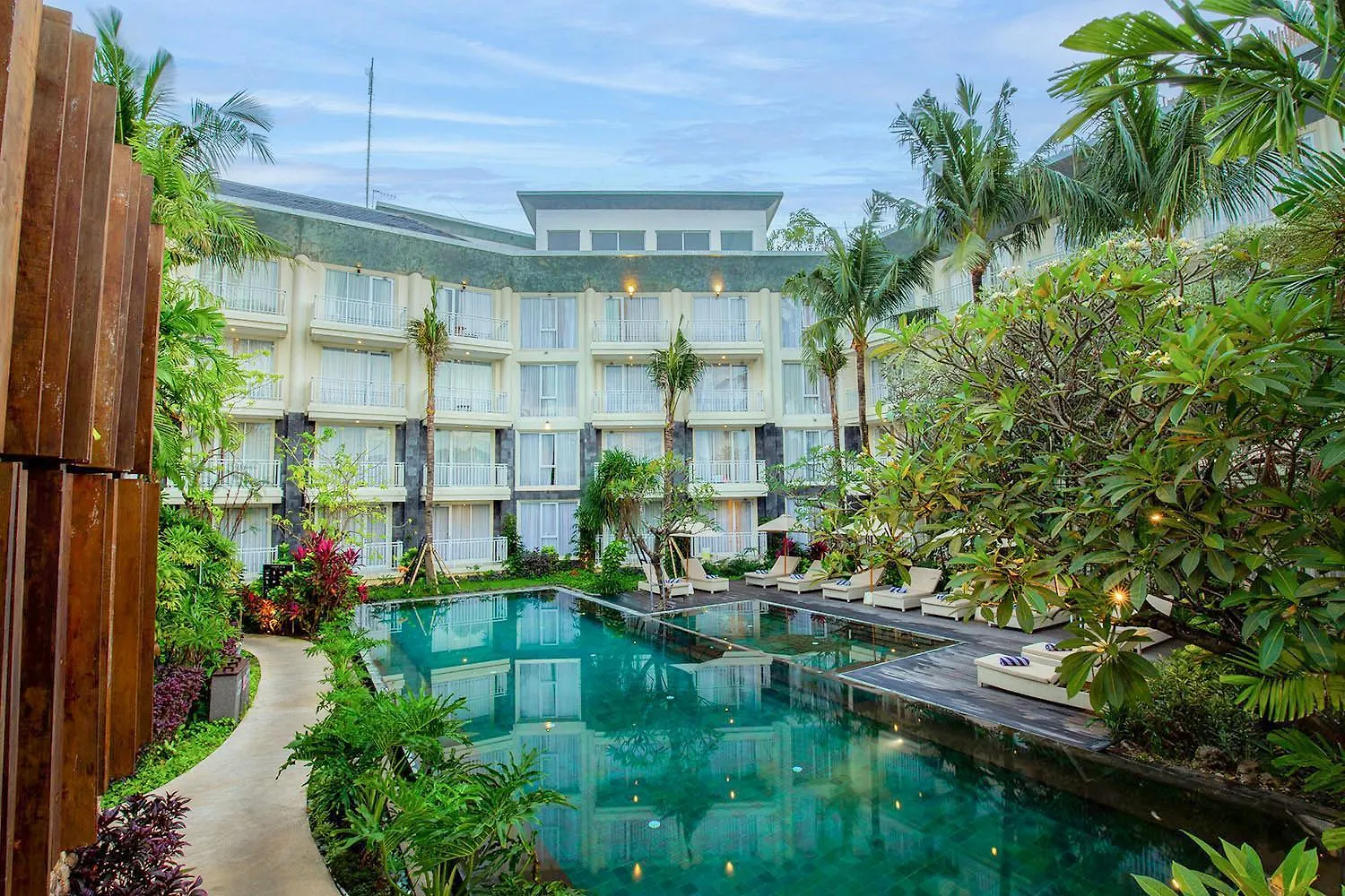 The 1O1 Bali Fontana Seminyak Hotel Legian